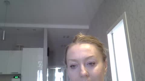 Snapshot of zarinaswift chatting on May 19, 2026, 4:19 am Zarina Swift online show from May 19, 2026, 4:19 am