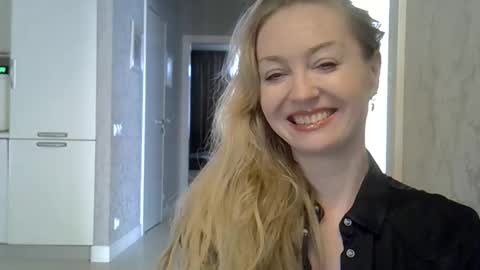 Snapshot of zarinaswift chatting on June 1, 2026, 11:23 am Zarina Swift online show from June 1, 2026, 11:23 am
