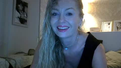 Snapshot of zarinaswift chatting on June 28, 2026, 10:54 am Zarina Swift online show from June 28, 2026, 10:54 am
