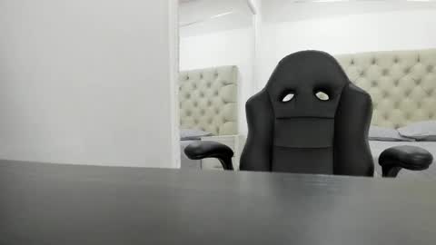 Snapshot of zarinawynne chatting on November 24, 2025, 8:19 pm Zarina Waynne online show from November 24, 2025, 8:19 pm