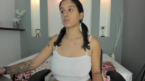 Karolyne online show from January 18, 2025, 2:33 pm