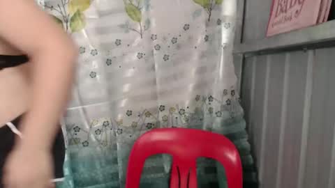 Snapshot of zeeel_x chatting on April 12, 2026, 4:39 am Zeeel online show from April 12, 2026, 4:39 am