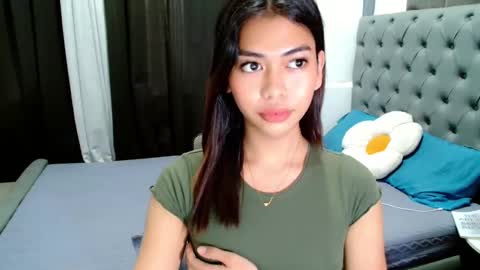 Snapshot of zeethefucker69 chatting on February 10, 2025, 4:30 am Zo online show from February 10, 2025, 4:30 am