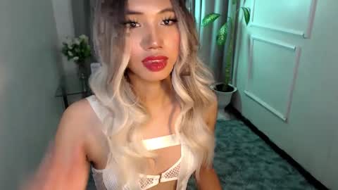zelainalovetocum online show from January 17, 2025, 6:44 pm