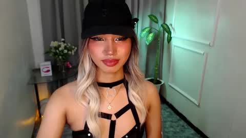 zelainalovetocum online show from February 25, 2025, 7:03 pm