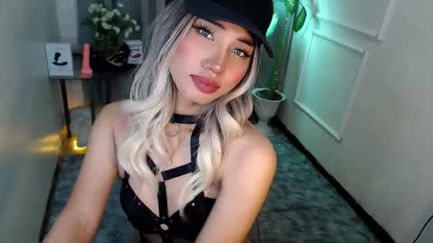 zelainalovetocum online show from March 12, 2025, 6:22 pm