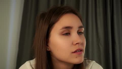 Emilia online show from September 19, 2025, 1:07 am