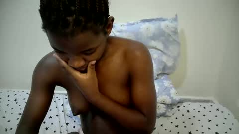 Snapshot of zellah chatting on April 16, 2026, 9:39 pm zellah online show from April 16, 2026, 9:39 pm