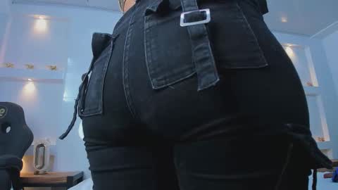 Zenda Evans online show from March 25, 2026, 4:07 am