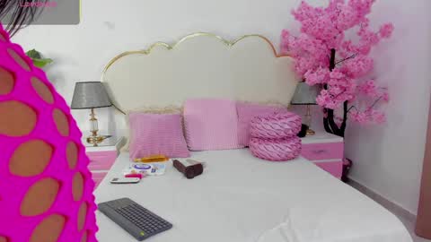 zendayarosse online show from April 6, 2026, 9:49 pm