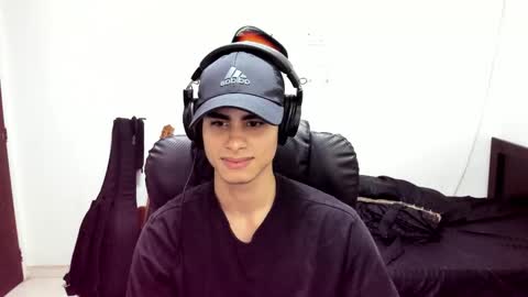 zenzhu online show from December 17, 2025, 4:29 am