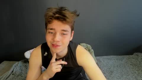 Snapshot of zeriixx chatting on April 11, 2026, 1:43 am Ethan online show from April 11, 2026, 1:43 am