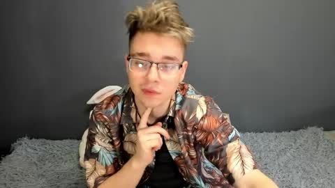 Snapshot of zeriixx chatting on April 22, 2026, 2:25 am Ethan online show from April 22, 2026, 2:25 am
