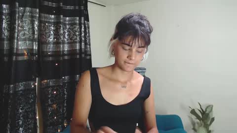 Snapshot of zero__o chatting on February 19, 2025, 2:01 am ZERO online show from February 19, 2025, 2:01 am