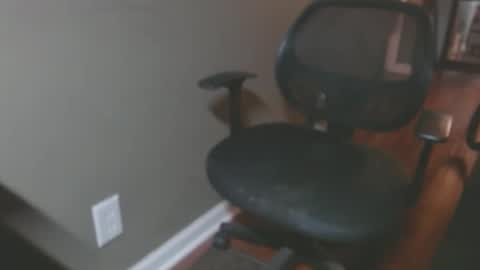 bambi cumslut online show from April 24, 2026, 4:15 am