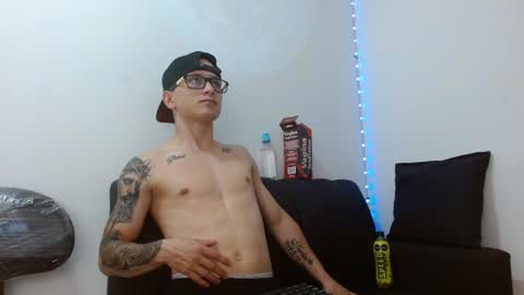 Snapshot of zeusdark19 chatting on May 7, 2026, 12:10 pm zeus online show from May 7, 2026, 12:10 pm
