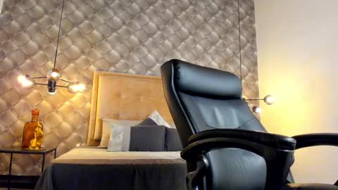 zeus online show from December 8, 2024, 5:33 pm