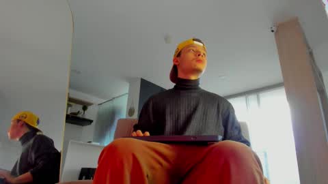 zeus online show from October 4, 2025, 7:56 pm