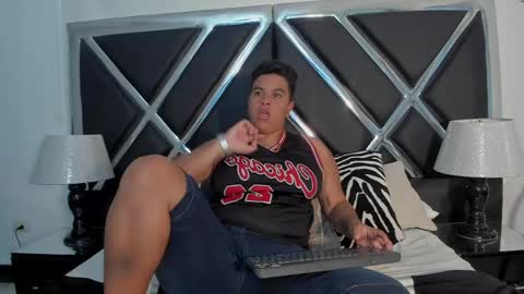 zeussmithh online show from April 10, 2026, 12:32 pm