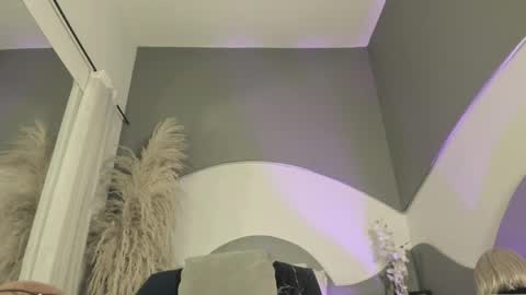 Snapshot of zhally_dee chatting on May 25, 2026, 11:49 am zhally_dee online show from May 25, 2026, 11:49 am