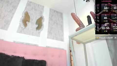 ZHAMIRA  ANDRES online show from February 10, 2026, 10:58 pm