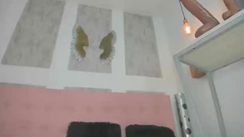 ZHAMIRA  ANDRES online show from March 16, 2026, 9:30 pm