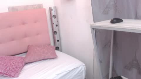 ZHAMIRA  ANDRES online show from May 27, 2026, 2:08 am