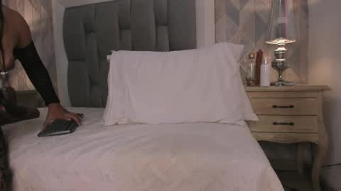 zharia_lux25 online show from April 1, 2026, 1:41 pm