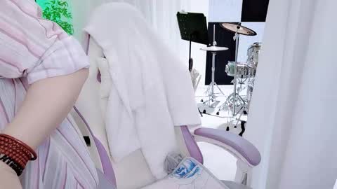 Snapshot of zhen0 chatting on November 20, 2025, 12:44 am zhen online show from November 20, 2025, 12:44 am