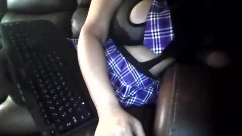 Snapshot of zimzim_ chatting on December 17, 2025, 11:05 am zimzim_ online show from December 17, 2025, 11:05 am