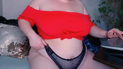 Snapshot of zinacorleone chatting on December 7, 2024, 10:45 am zinacorleone online show from December 7, 2024, 10:45 am