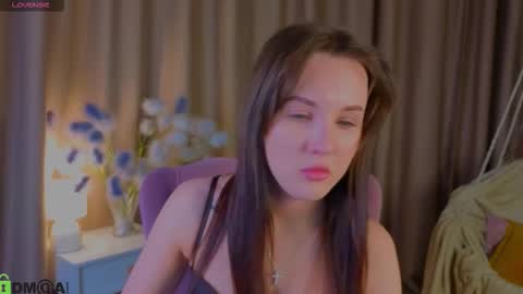 Zlata  Mon Tue Thu Fri Sun Sa GMT 3 0000pm - 0600pm  online show from October 26, 2025, 4:13 pm