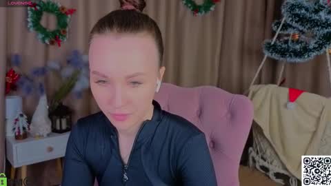 Zlata  Mon Tue Thu Fri Sun Sa GMT 3 0000pm - 0600pm  online show from December 14, 2025, 9:03 am