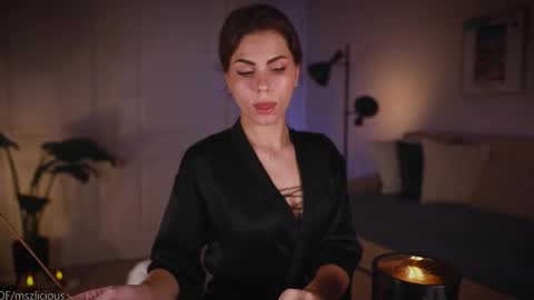 Snapshot of zlicious chatting on November 19, 2025, 11:49 pm Zara Join next live at 5PM EST online show from November 19, 2025, 11:49 pm