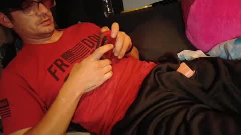 Snapshot of znsecretz3 chatting on November 1, 2025, 3:52 am I like Tokens too online show from November 1, 2025, 3:52 am