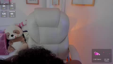 Snapshot of zobe_love chatting on December 15, 2025, 5:17 pm Zobe Love online show from December 15, 2025, 5:17 pm