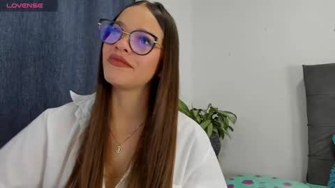 Snapshot of zoe69__ chatting on January 13, 2025, 4:07 am ZOE online show from January 13, 2025, 4:07 am