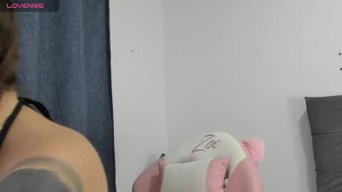 Snapshot of zoe69__ chatting on January 23, 2025, 5:13 am ZOE online show from January 23, 2025, 5:13 am