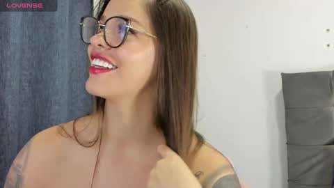 Snapshot of zoe69__ chatting on February 23, 2025, 5:23 am ZOE online show from February 23, 2025, 5:23 am