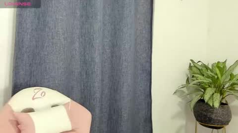 Snapshot of zoe69__ chatting on March 11, 2025, 8:20 am ZOE online show from March 11, 2025, 8:20 am