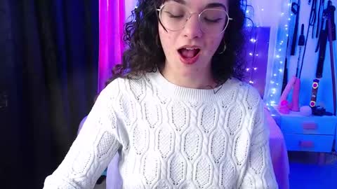 Snapshot of zoe_0111 chatting on December 21, 2024, 4:36 pm zoe_0111 online show from December 21, 2024, 4:36 pm