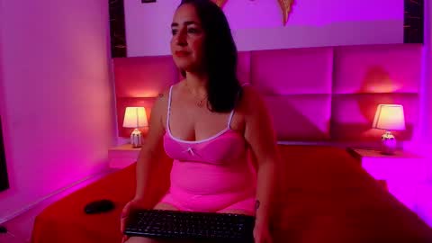 zoe_aitanaa online show from November 13, 2025, 11:42 am