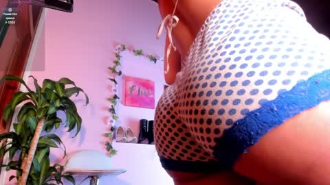 Zoe Baker online show from April 11, 2026, 7:02 am