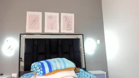 Snapshot of zoe_curvyy chatting on June 13, 2026, 12:25 pm zoe_curvyy online show from June 13, 2026, 12:25 pm