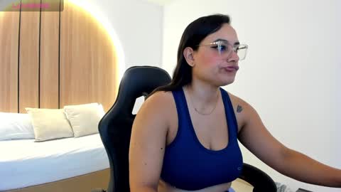 Zoe  online show from September 29, 2025, 12:10 pm