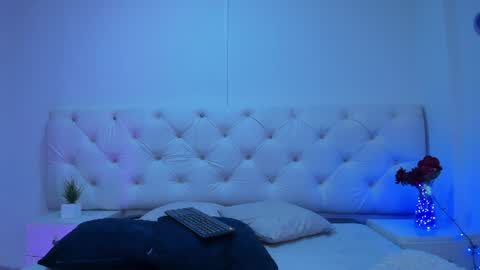 zoe_evaanss_ online show from August 3, 2026, 6:33 pm