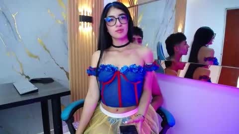 zoe_ferrer7 online show from February 17, 2026, 8:15 pm