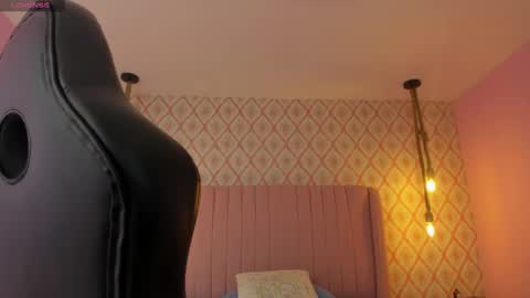 ZOE  online show from October 23, 2025, 7:45 pm