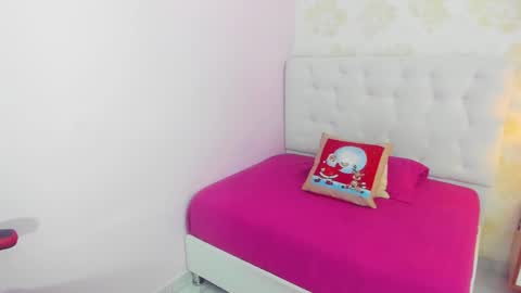 ZOE  online show from December 3, 2025, 12:25 pm