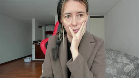 ZOE online show from April 22, 2026, 9:05 pm